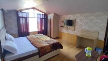 Deluxe Double Room | Desk, laptop workspace, free WiFi