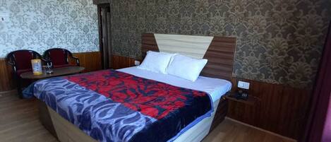 Deluxe Double Room | Desk, laptop workspace, free WiFi