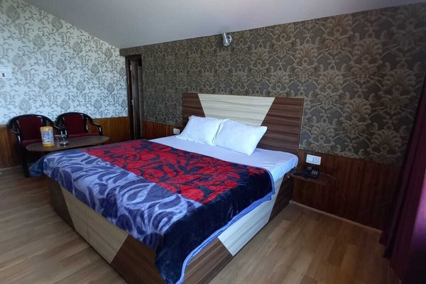 Deluxe Double Room | Desk, laptop workspace, soundproofing, WiFi (free)