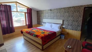 Family Suite | Desk, laptop workspace, free WiFi