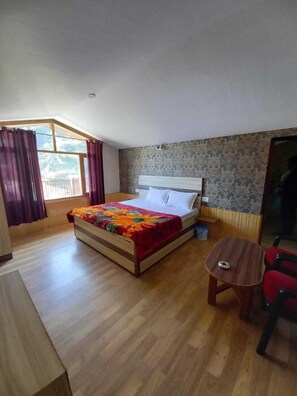 Suite familiar | Escritorio, espacio para trabajar con laptop y wifi gratis 