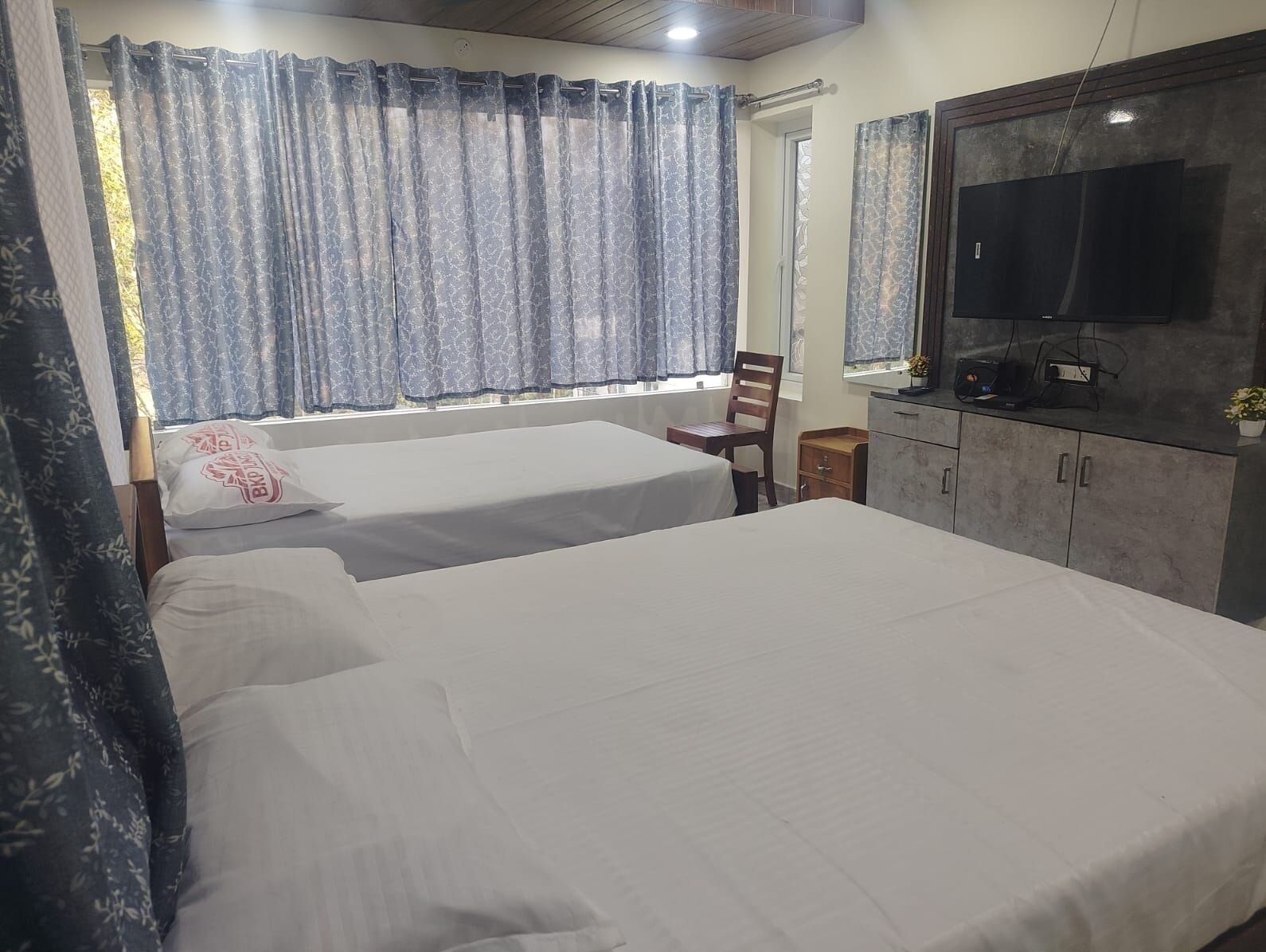 Family Quadruple Room, Hill View | Desk, free WiFi