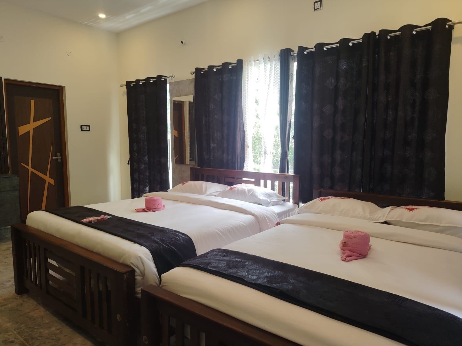 Deluxe Room, Balcony, Hill View | Desk, free WiFi