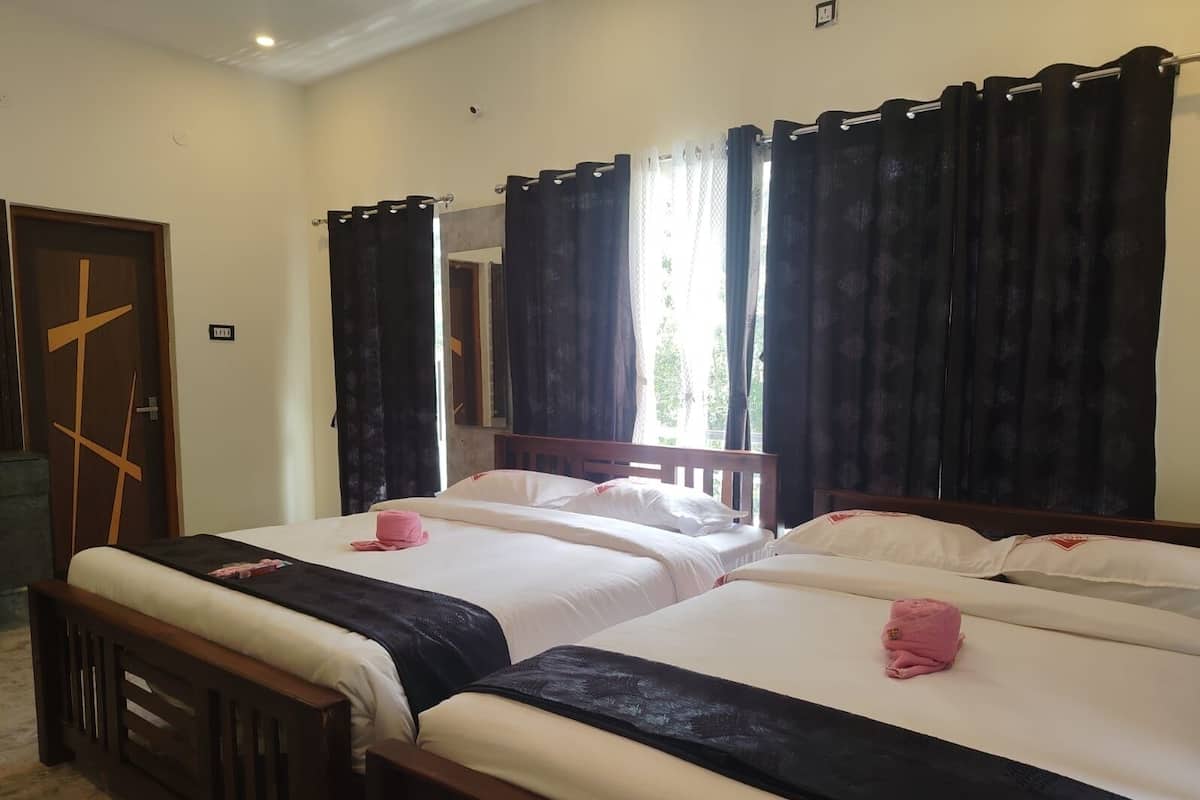 Deluxe Room, Balcony, Hill View | Desk, free WiFi