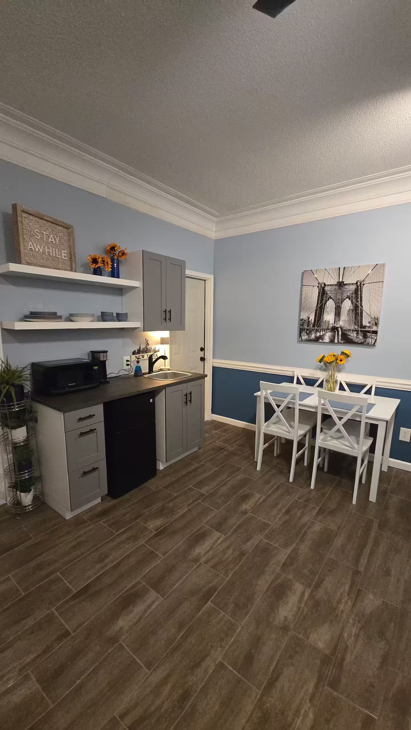 冷蔵庫、電子レンジ、コーヒー / ティーメーカー、トースター