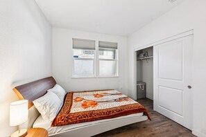 Työpöytä, Wi-Fi, vuodevaatteet