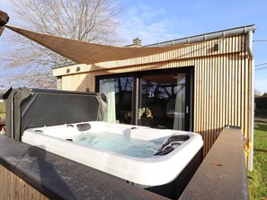 Outdoor spa tub - Romantic cottage with spa close to Durbuy (Durbuy)