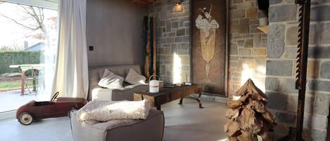 Télévision, cheminée