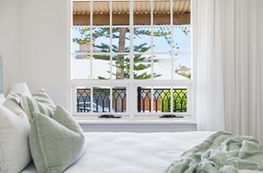 Room - Luxe Townhouse Retreat (Glenelg North)