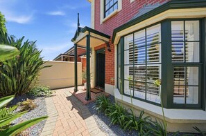 تفاصيل الفندق من الخارج