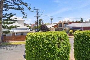 Exterior - Luxe Townhouse Retreat (Glenelg North)