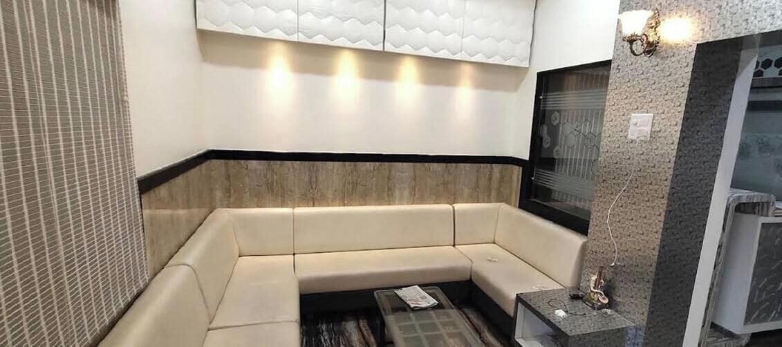 Televisión de pantalla plana de 32 pulgadas con canales por cable 