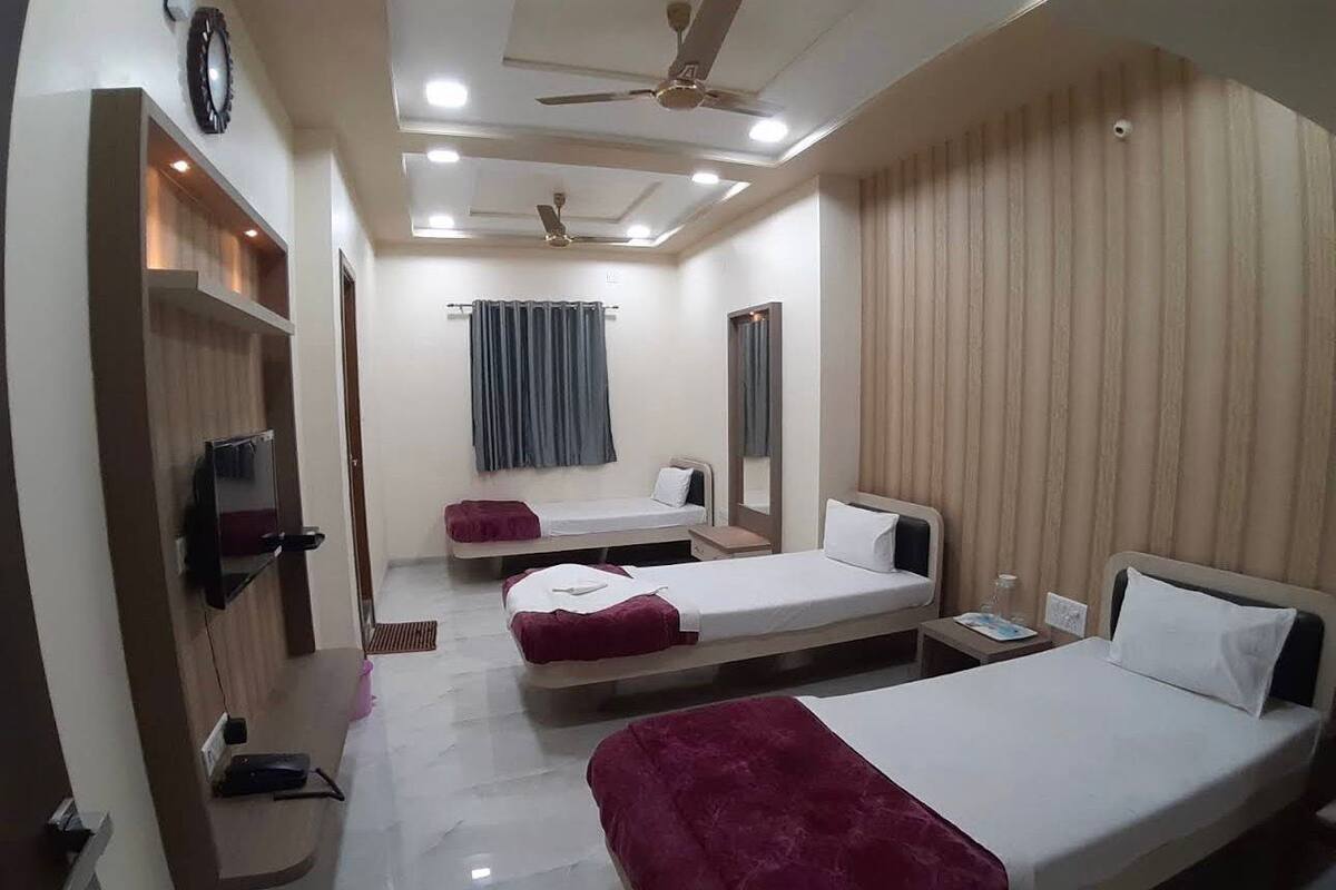 Triple Room | Rollaway beds (surcharge), bed sheets