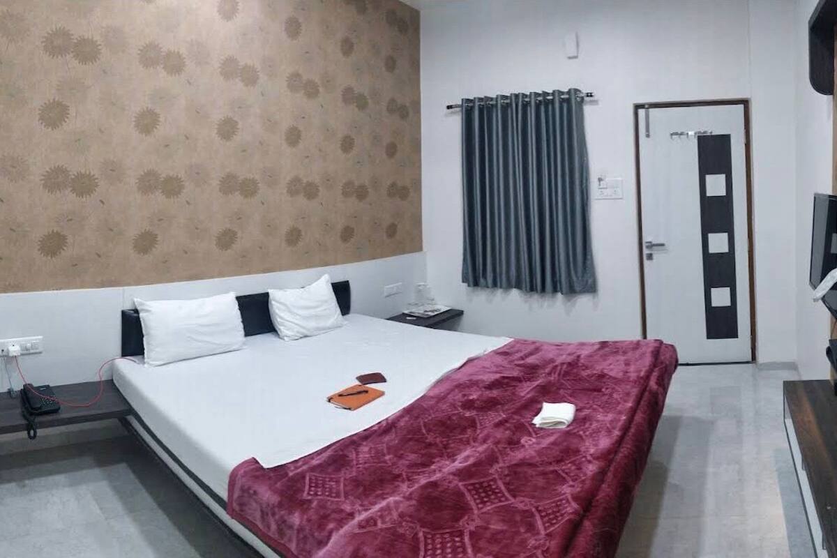 Standard Room | Rollaway beds, bed sheets