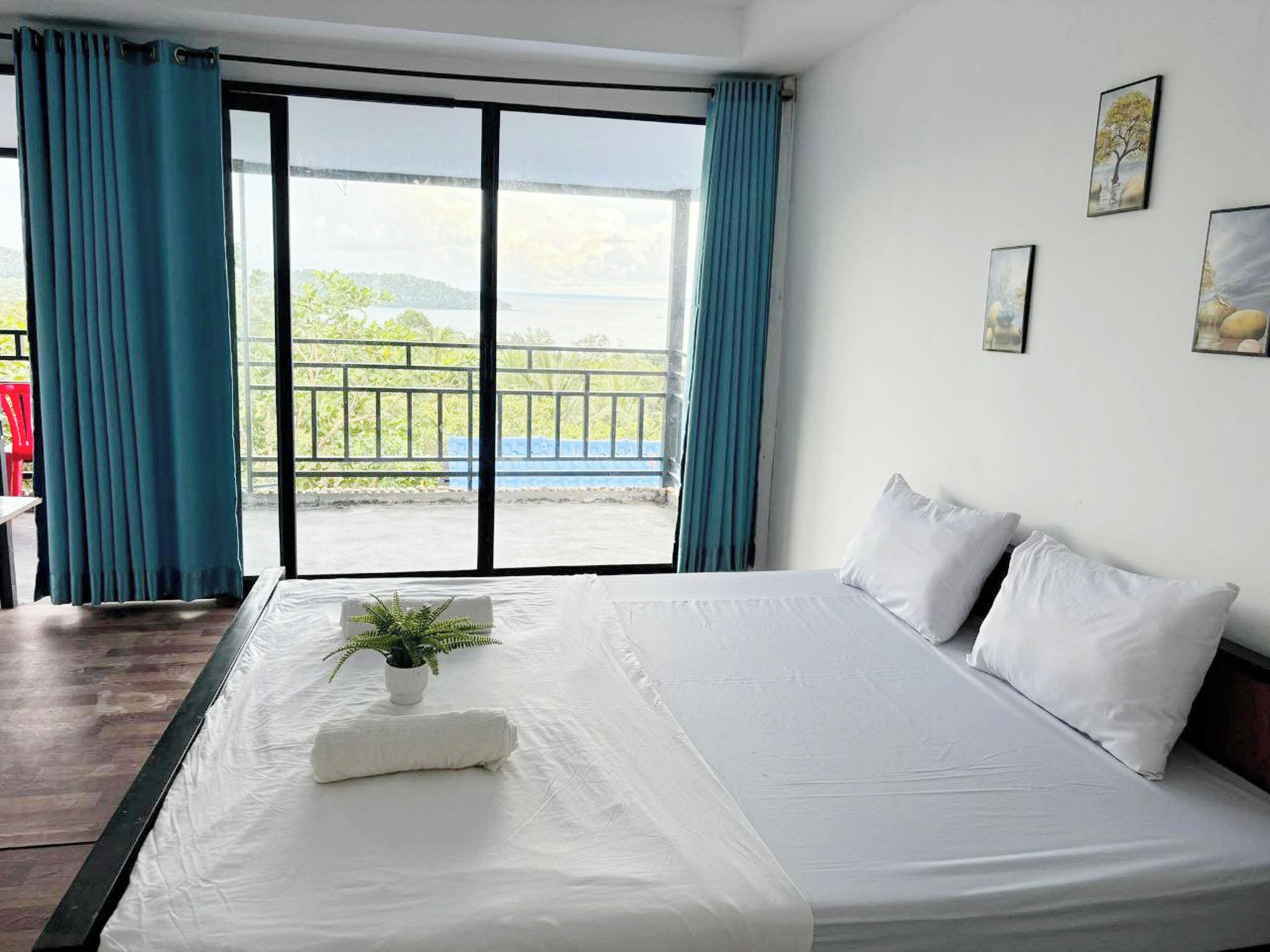 Classic Double Room, Sea View | Free WiFi