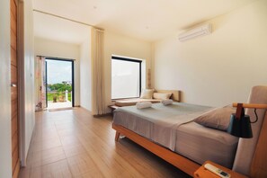 In-room safe, blackout curtains, free WiFi - Senyum Villa (Bali)