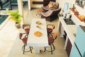 Kylskåp, mikrovågsugn, ugn och spishäll