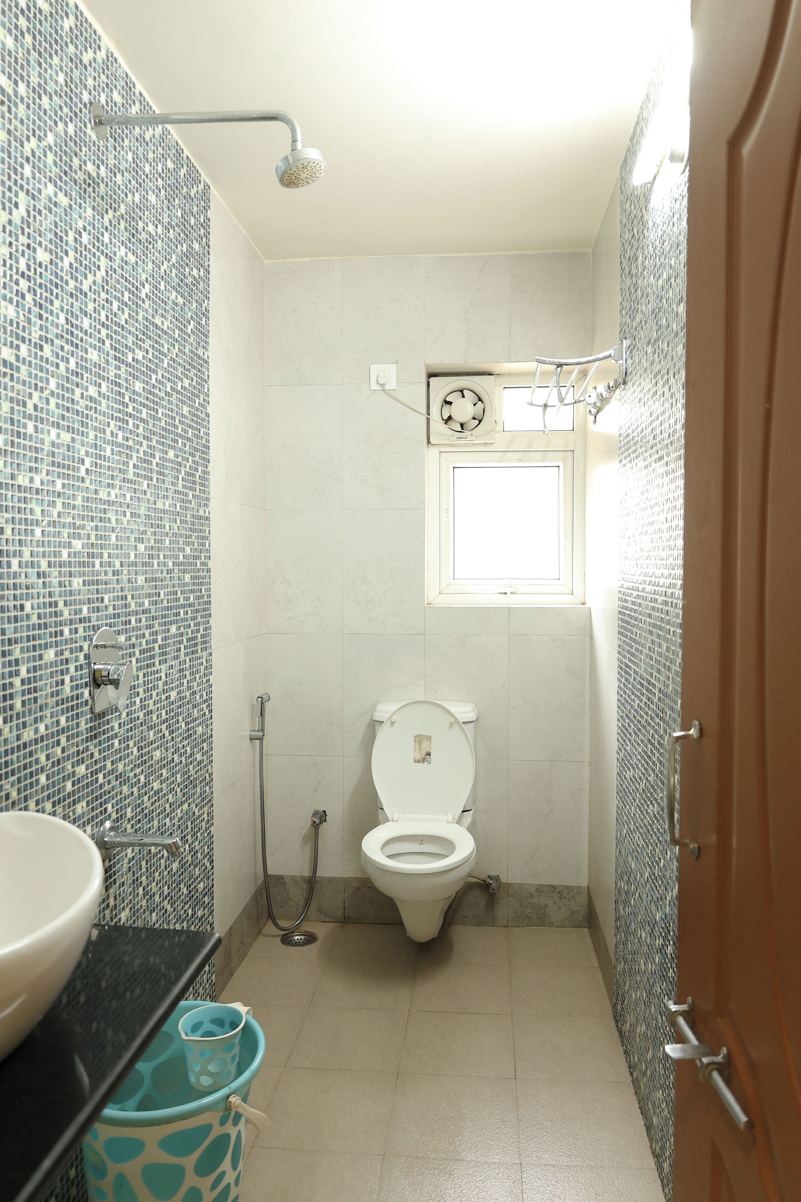 Deluxe Room | Bathroom | Shower, free toiletries, towels, soap
