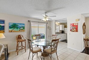 Dining - Duarte Courtyard Villa Retreat (The Villages)