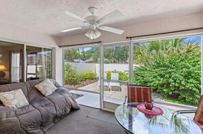 TV - Duarte Courtyard Villa Retreat (The Villages)