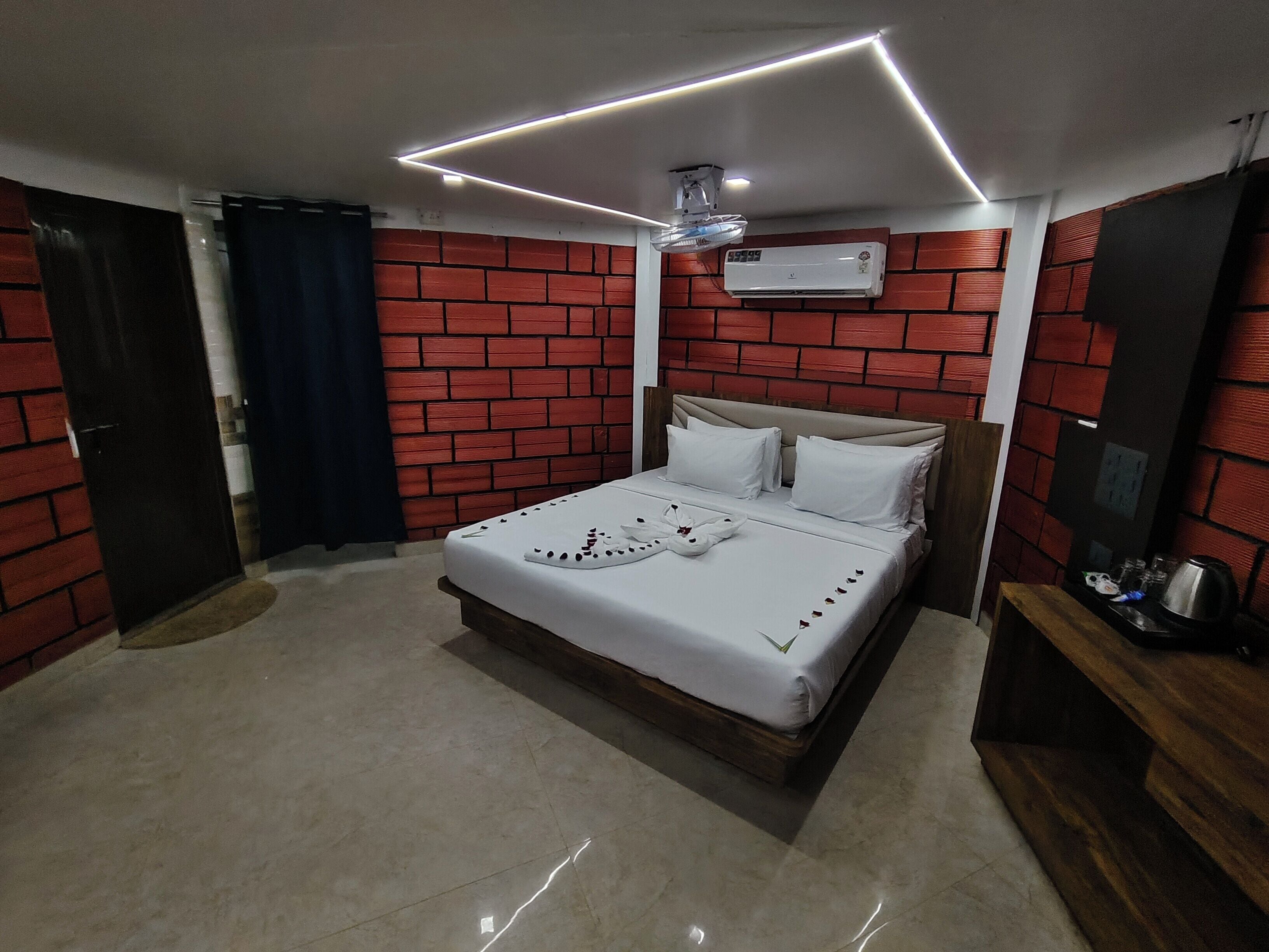 Mökki | Egyptinpuuvillaiset lakanat, ylelliset vuodevaatteet, ilmainen Wi-Fi