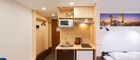 Schreibtisch, kostenloses WLAN, Bettwäsche