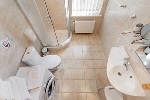 Shower, hair dryer, towels - One bedroom Twin apartment in the center of Riga (Riga)
