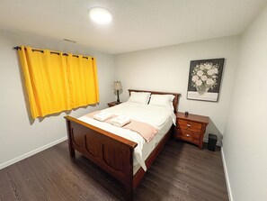 3 bedrooms, iron/ironing board, WiFi, bed sheets - 3-BD Suite near UBC/Vancouver (Vancouver)