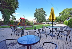 تناول الطعام بالخارج