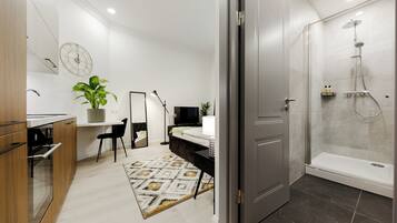 Iron/ironing board, free WiFi, bed sheets