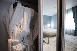 Habitación familiar | Caja fuerte, escritorio, espacio para trabajar con un portátil