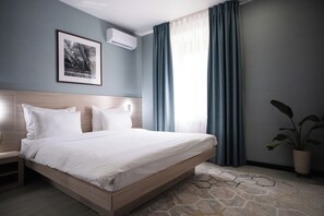 Deluxe Room | In-room safe, desk, laptop workspace, iron/ironing board - Resident Hotel Gogol (Almaty)