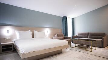 Family Room | In-room safe, desk, laptop workspace, iron/ironing board