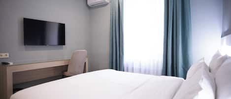 Double Room | In-room safe, desk, laptop workspace, iron/ironing board