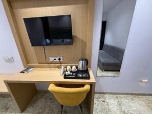 Superior-Zimmer | Schreibtisch, laptopgeeigneter Arbeitsplatz, kostenloses WLAN