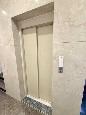 Elevator - Hotel Grand Soma (Nagpur)