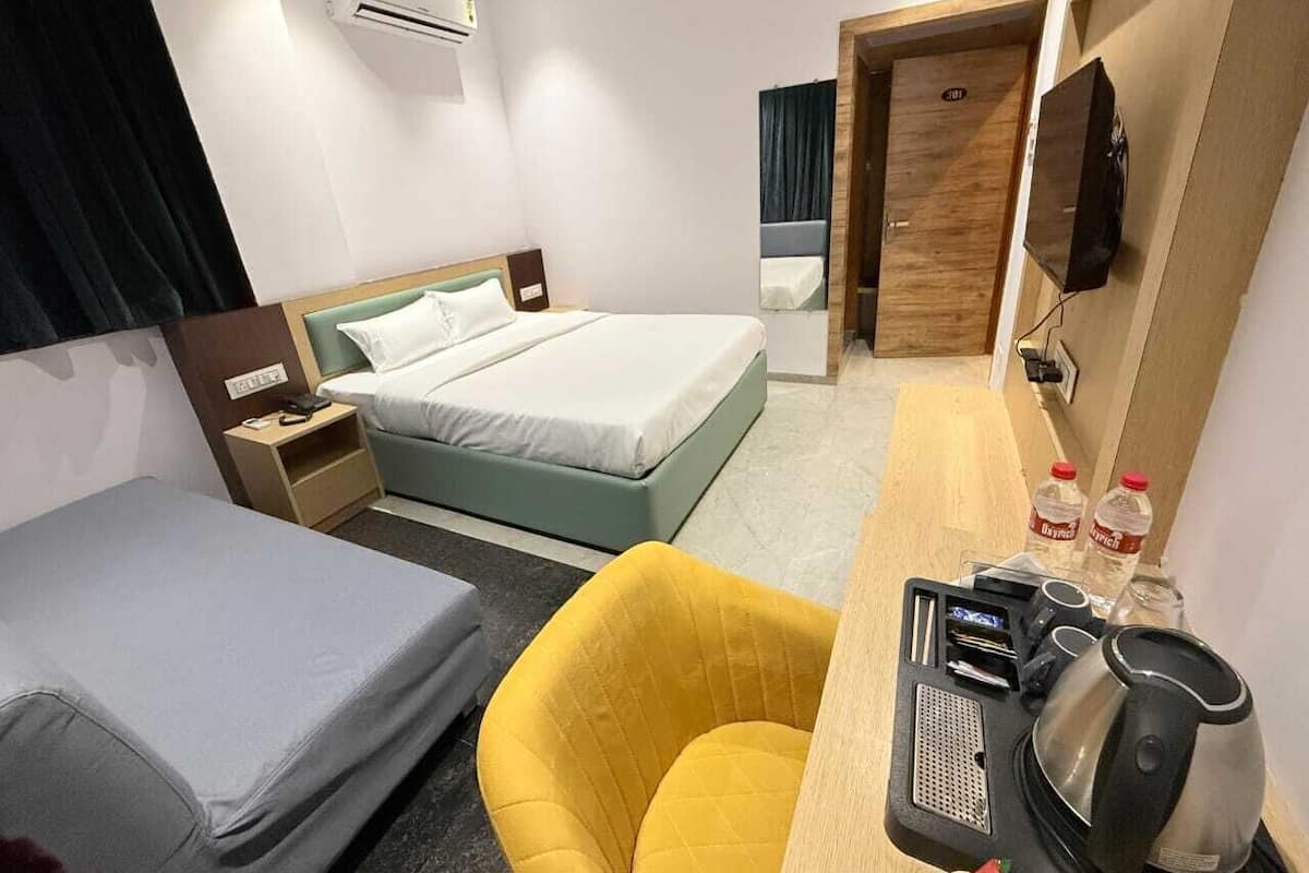 Superior-Zimmer | Schreibtisch, laptopgeeigneter Arbeitsplatz, kostenloses WLAN