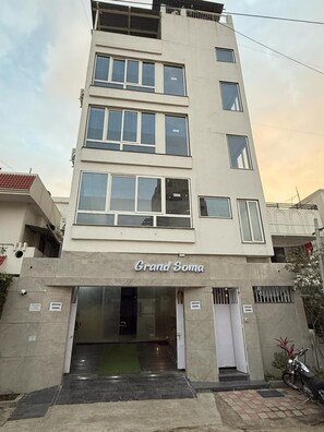 Front of property - Hotel Grand Soma (Nagpur)