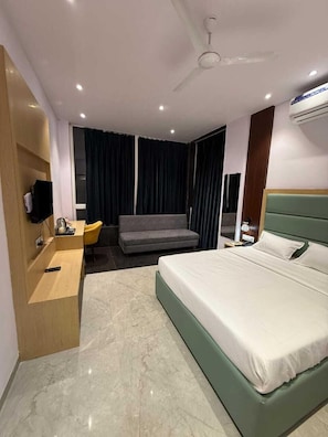 Superior Room | Desk, laptop workspace, free WiFi - Hotel Grand Soma (Nagpur)