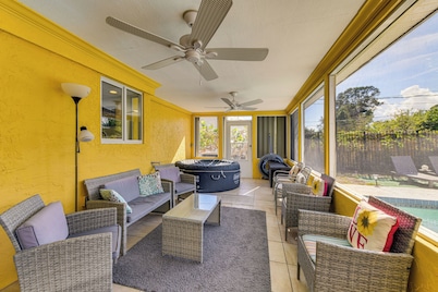 3 Mi to Beach! Port Charlotte Gem w/ Outdoor Oasis