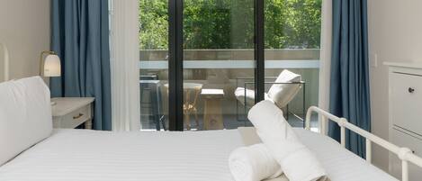 Een strijkplank/strijkijzer, gratis wifi, beddengoed