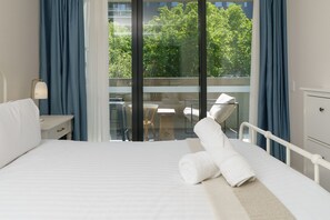 1 bedroom, iron/ironing board, free WiFi, bed sheets - Bright Modern Braddon Apt Near Canberra Centre (Braddon)