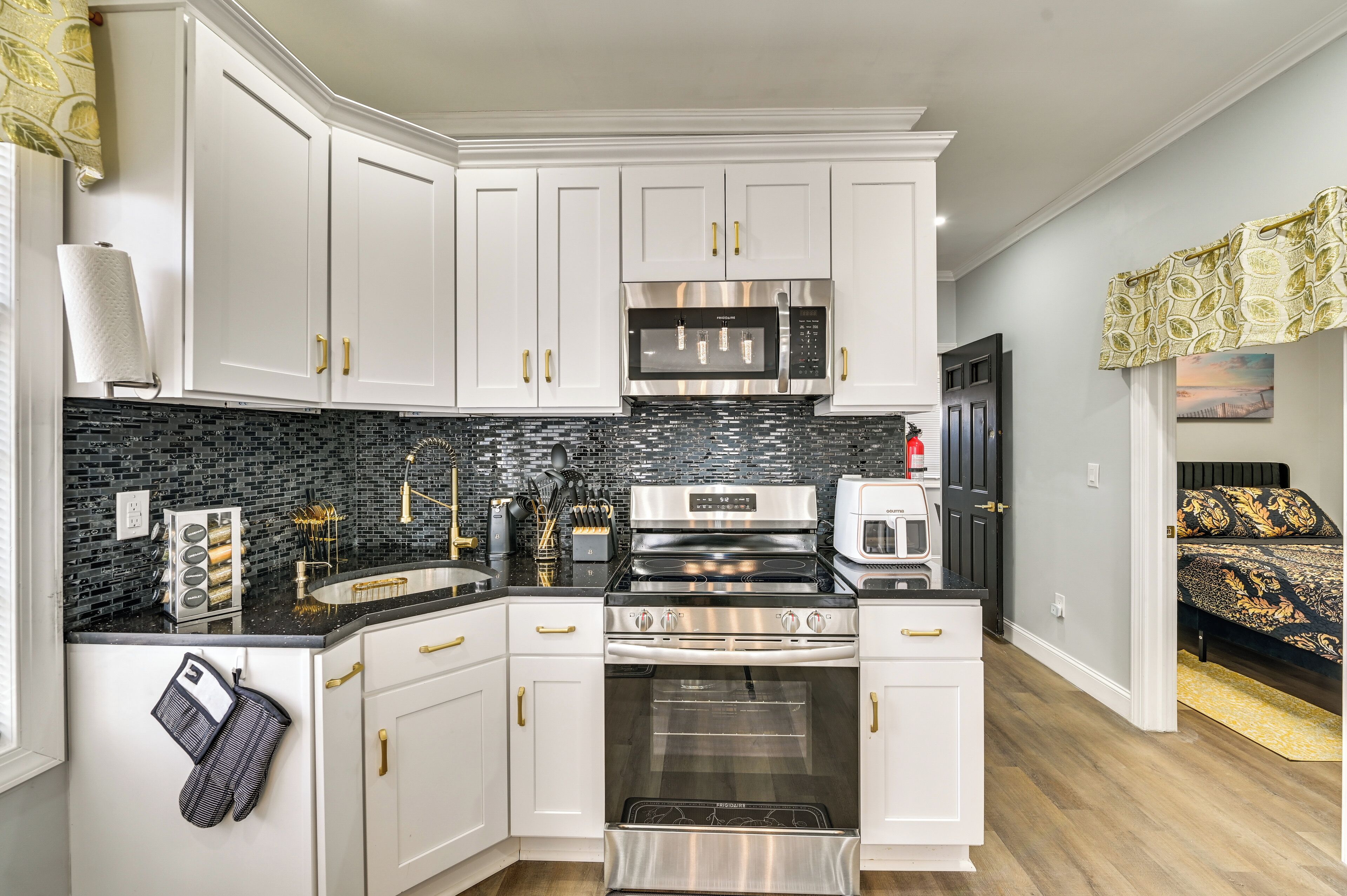 Fridge, microwave, stovetop, coffee/tea maker