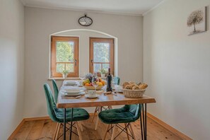 Family Apartment, Multiple Bedrooms (Vila Trate Apartment Globetka) | Dining - Vila Trate Apartments (Križevci)