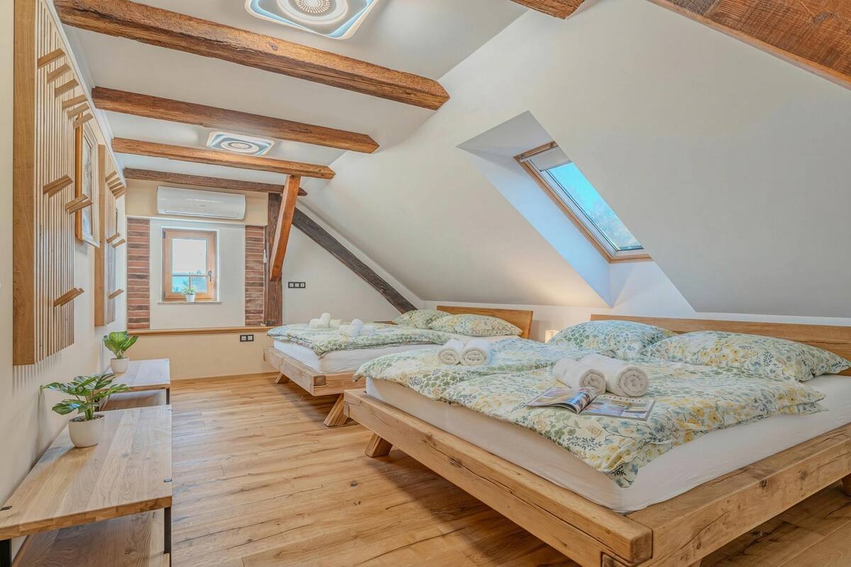 Perhehuoneisto, 2 makuuhuonetta, terassi (Villa Trate 2BR Apartment Globetka w/) | Äänieristys, Wi-Fi