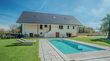 Seasonal outdoor pool