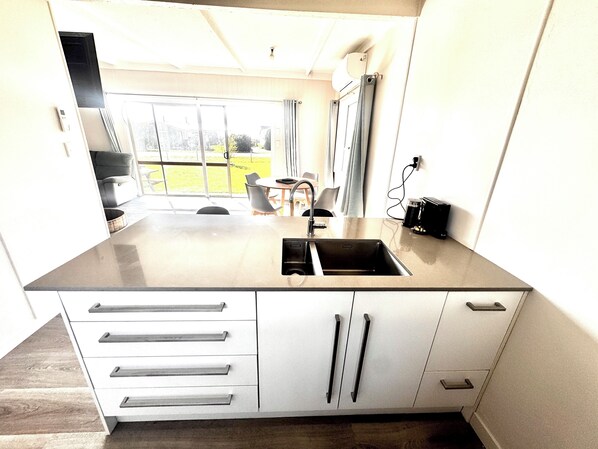 Private kitchen - Bobby’s Batch - Pet Friendly (Haast)