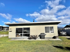 Outdoor dining - Bobby’s Batch - Pet Friendly (Haast)