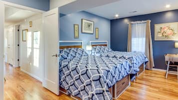 5 bedrooms, desk, iron/ironing board, internet