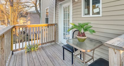 6 Mi to Dtwn New Haven: Duplex w/ Shared Yard